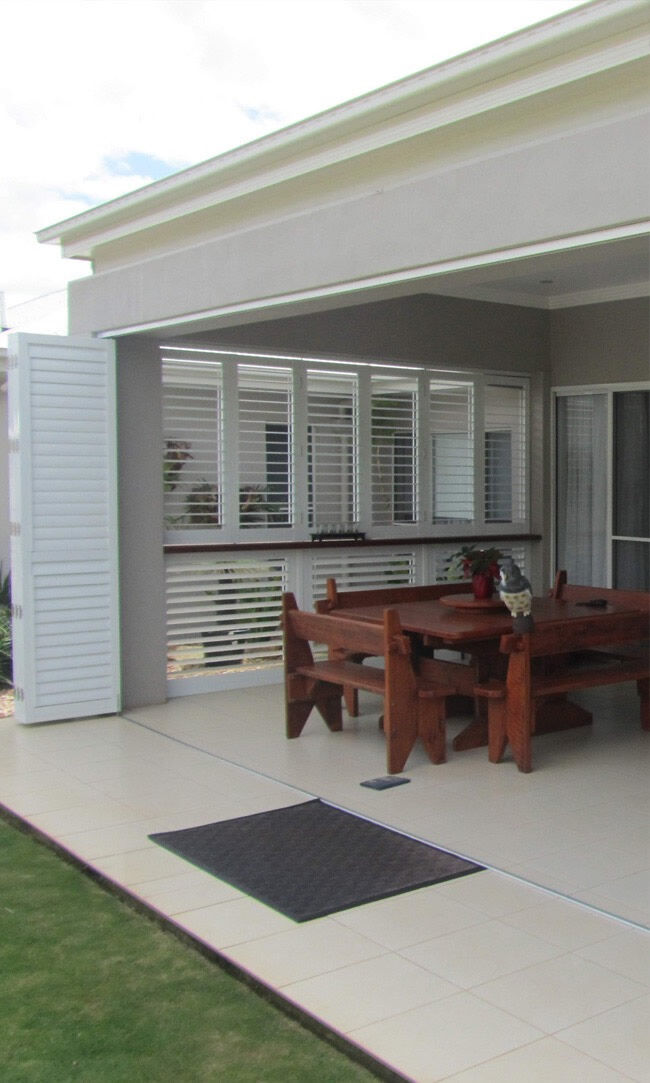 Bi-fold aluminium plantation shutters to alfresco2