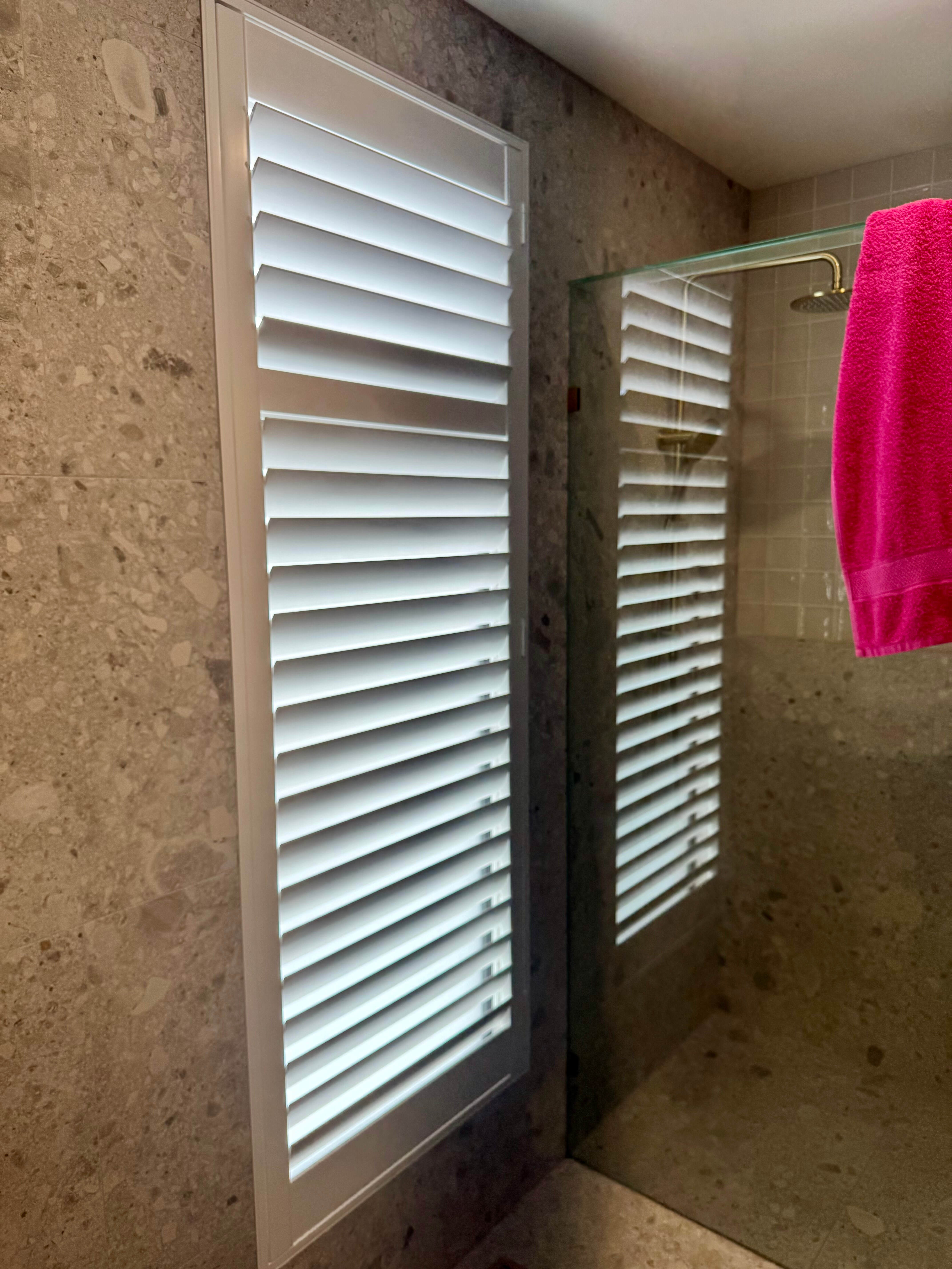 Bathroom PVC Plantation shutter 89mm blades clearview